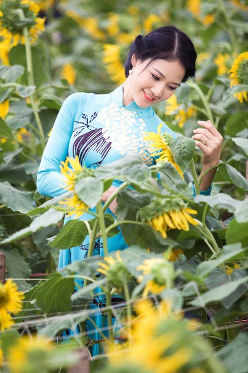 HH quý bà Trần Thị Quỳnh, Sonya Sương Đặng đọ dáng mềm - 6