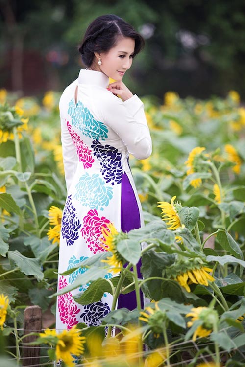 HH quý bà Trần Thị Quỳnh, Sonya Sương Đặng đọ dáng mềm - 5