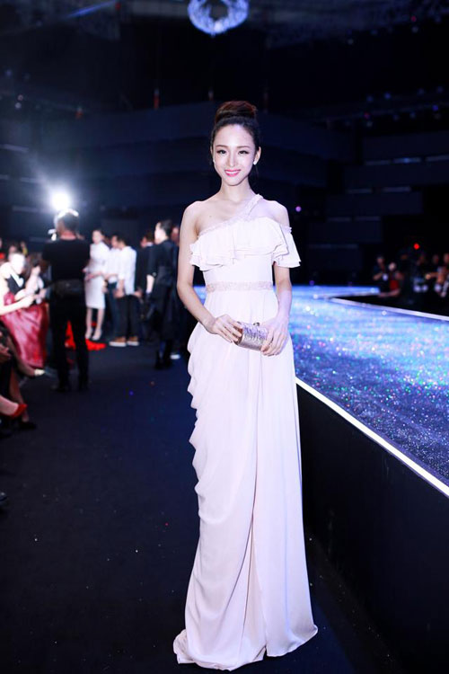 #039;Soi#039; nhan sắc Hoa hậu Việt bị bắt vì tội lừa đảo - 2