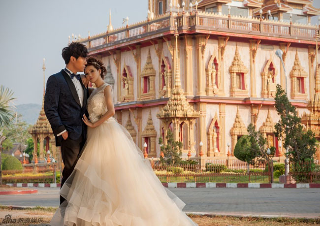 Y Năng Tịnh và Tần Hạo đã đến Phuket - Thái Lan để thực hiện bộ ảnh cưới lãng mạn.
