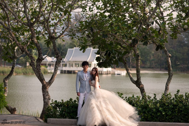 Y Năng Tịnh chọn váy cưới của Vera Wang
