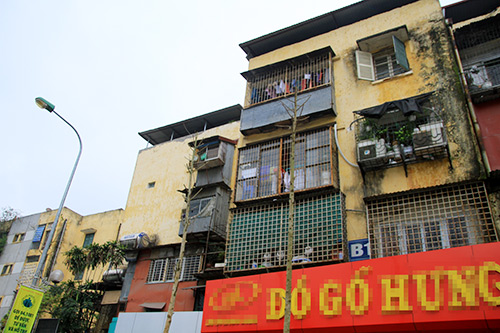 Đốn cây trên đường Nguyễn Chí Thanh trước khi có #039;lệnh#039; dừng chặt hạ - 12