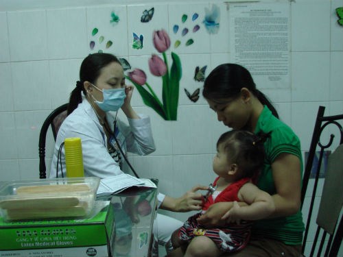Trẻ nhịn tiểu ở trường: Sốt đùng đùng vì viêm đường tiết niệu - 1