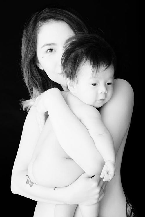 Bộ ảnh bán nude ngọt ngào của mẹ Việt và con trai 5 tháng - 6