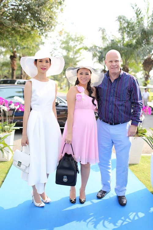 #039;Bà bầu#039; Thu Minh điệu đà bên cạnh chồng Tây - 5