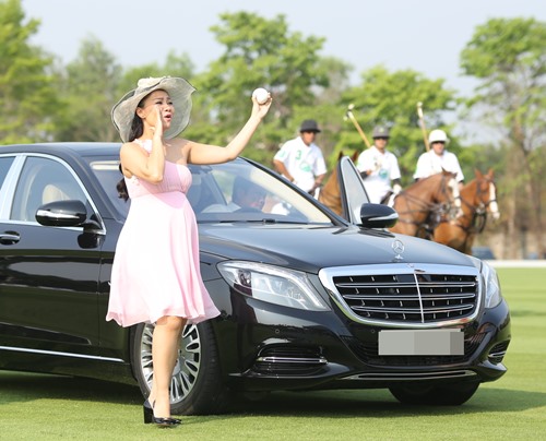 #039;Bà bầu#039; Thu Minh điệu đà bên cạnh chồng Tây - 8