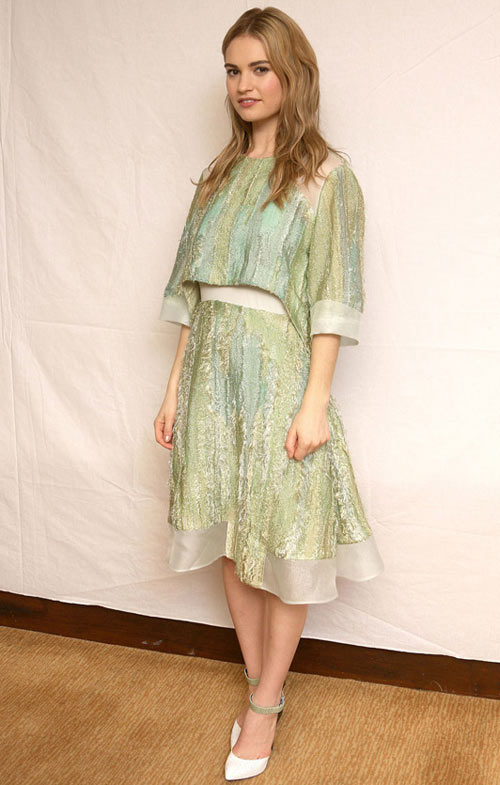 Thời trang cổ tích của quot;nàng Lọ lemquot; Lily James - 9