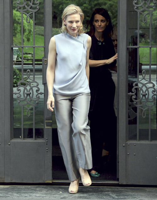 Gợi ý thời trang U40 từ minh tinh mắt biếc - Cate Blanchett - 16