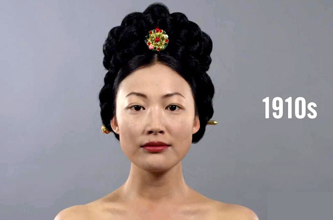 Năm 1917, phụ nữ Triều Tiên còn để tóc búi kiểu cố điển. 
