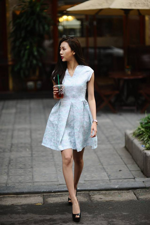 Vì sao phụ nữ quot;nghiệnquot; mặc váy xòe? - 9