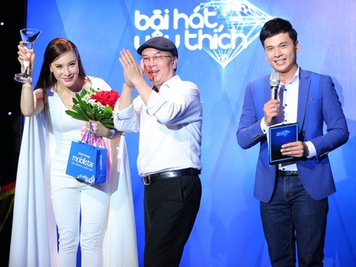 Hồ Quỳnh Hương lại gây xúc động khi hát quot;Anhquot; - 5
