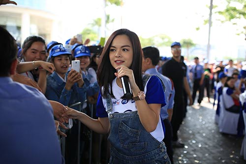 Phạm Quỳnh Anh hát và chạy bộ cùng 6000 người - 1