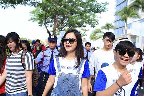Phạm Quỳnh Anh hát và chạy bộ cùng 6000 người - 3