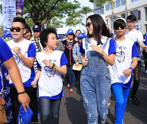 Phạm Quỳnh Anh hát và chạy bộ cùng 6000 người - 4