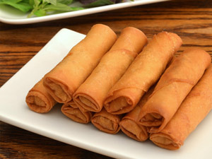 Cuối tuần làm món chả giò giòn rụm