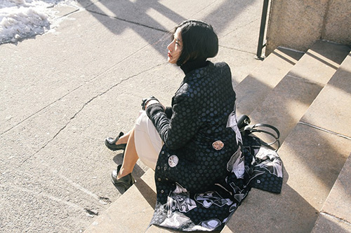 Hoàng Thùy tiếp tục khoe ảnh trên đường phố New York - 2