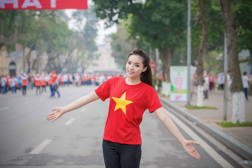 Kỳ Duyên xinh đẹp rạng ngời trong ngày chạy vì sức khỏe - 3