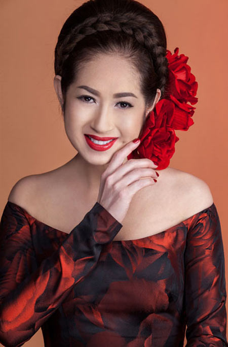 Ca sĩ Ý Lan: Miệt mài đầy hạnh phúc - 1