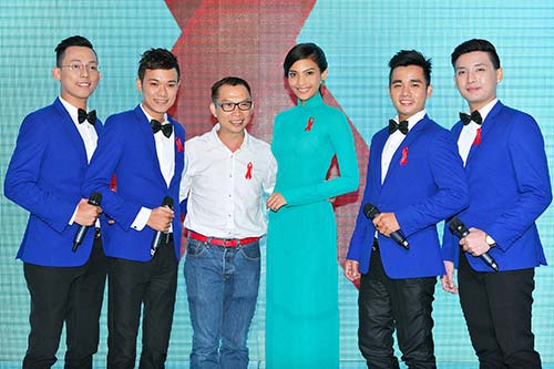 Mẹ Trương Thị May luôn theo sát con gái - 8