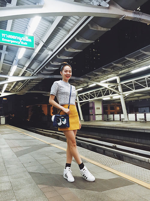 Minh Hằng khoe thời trang hè tươi rói ở Thái Lan - 1