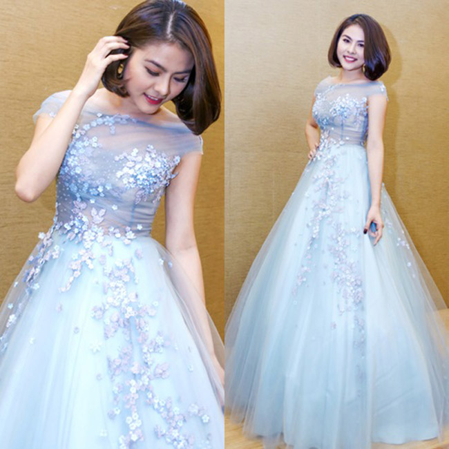 Diễn viên Vân Trang đẹp mộng mơ trong bọ váy màu xanh băng giá lộng lẫy.
