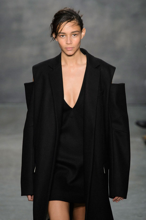 Chân dài nào thống lĩnh sàn diễn thu đông 2015? - 4