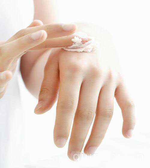 Mẹo hay giúp nàng khắc phục dị ứng da khi trang điểm - 2