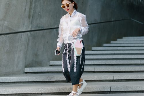 Tín đồ thời trang Hàn Quốc quot;quậyquot; tưng bừng trên phố - 7