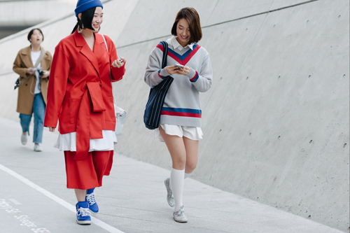 Tín đồ thời trang Hàn Quốc quot;quậyquot; tưng bừng trên phố - 10