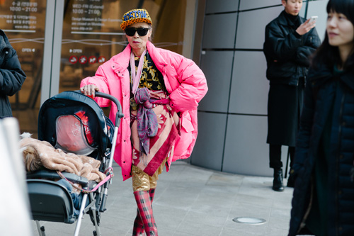 Tín đồ thời trang Hàn Quốc quot;quậyquot; tưng bừng trên phố - 12