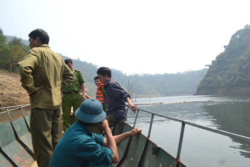 Tìm thấy thi thể vợ chồng mất tích trên hồ thủy điện - 1