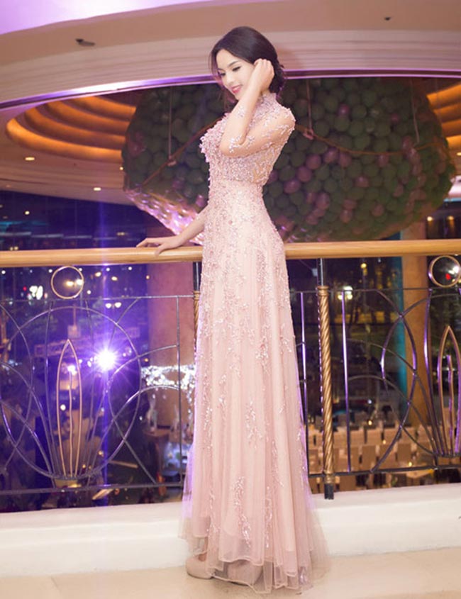 Hoa hậu Việt Nam lộng lẫy, kiêu sa với váy pastel đinh đá lấp lánh
