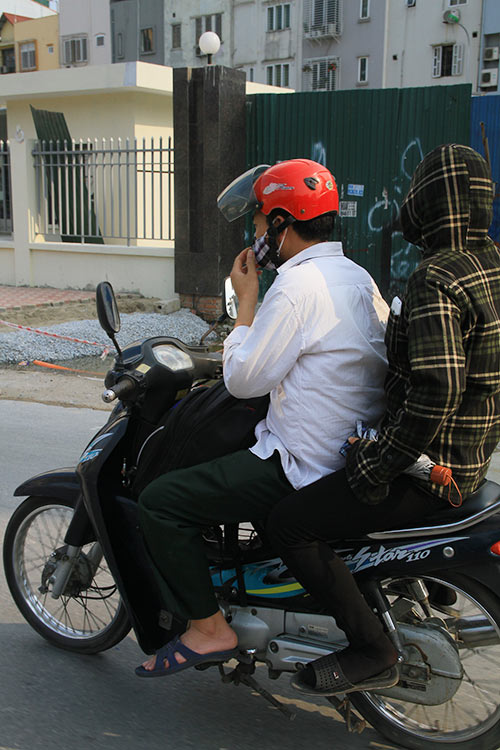 Người Hà Nội vật vã trong nắng nóng đầu hè - 8