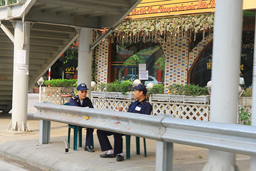 Người Hà Nội vật vã trong nắng nóng đầu hè - 5