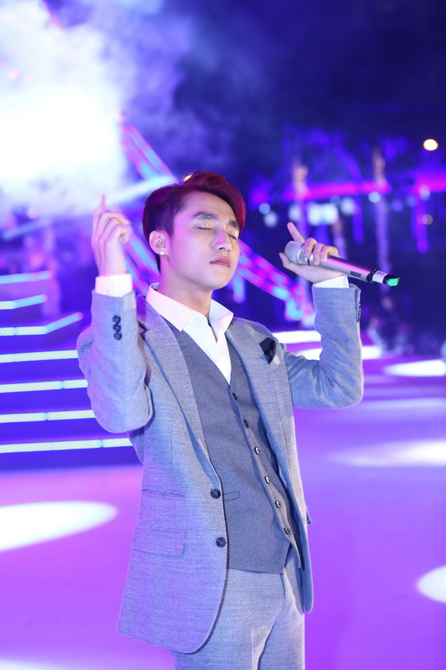 Thu Minh, Sơn Tùng quot;quậy tưngquot; trong lễ hội countdown - 6