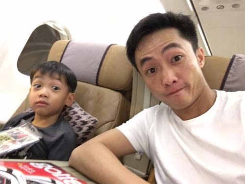 Dương Triệu Vũ hôn má Mr Đàm trong ngày sinh nhật - 9