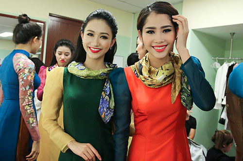Phạm Hương hội ngộ Nam Em, Hà Thu sau cuộc thi HH Hoàn vũ - 2