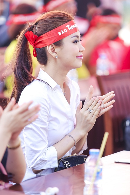 Diễm Trang, Thúy Vân quot;rủ nhauquot; đi hiến máu - 2