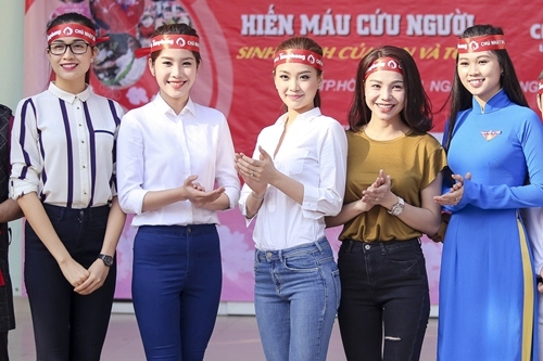 Diễm Trang, Thúy Vân quot;rủ nhauquot; đi hiến máu - 8