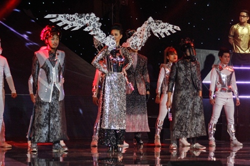 The Remix 2016: Hoàng Thùy Linh, Hương Tràm quot;đốt cháyquot; sân khấu - 1