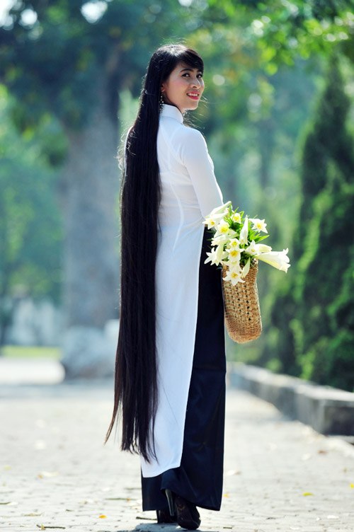 Người phụ nữ có mái tóc dài nhất VN: 