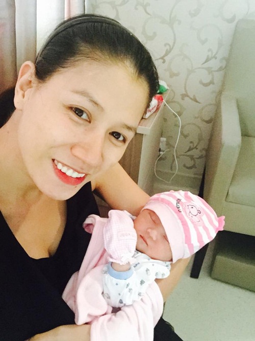 Hé lộ hình ảnh con gái mới sinh của Lều Phương Anh - 3