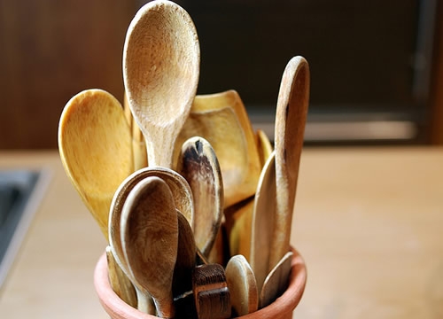 Chảo chống dính, thớt, ga gối,...2 năm phải thay một lần - 1