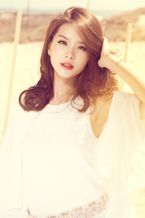 Á hậu Diễm Trang gợi cảm khó cưỡng sau đám cưới xa hoa - 13