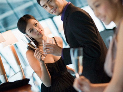 Những đặc điểm của một ông chồng tồi - 1