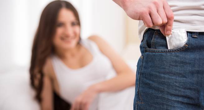 10 điều bạn không bao giờ nên làm với bao cao su - 4