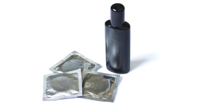 10 điều bạn không bao giờ nên làm với bao cao su - 5