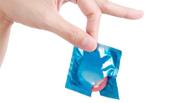 10 điều bạn không bao giờ nên làm với bao cao su - 6