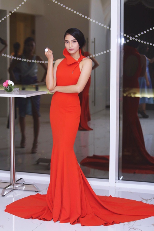 Á hậu Trương Thị May khoe sắc lộng lẫy bên Ngọc Tình - 1