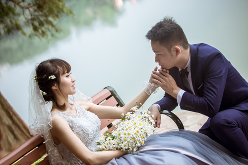 Bộ ảnh cưới ấn tượng của cặp đôi yêu từ thủa học trò - 1